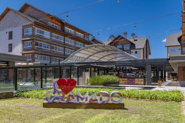 A la foto es mostra l'objecte Rosa Edifício Vita Boulevard situat a la ciutat de Gramado.