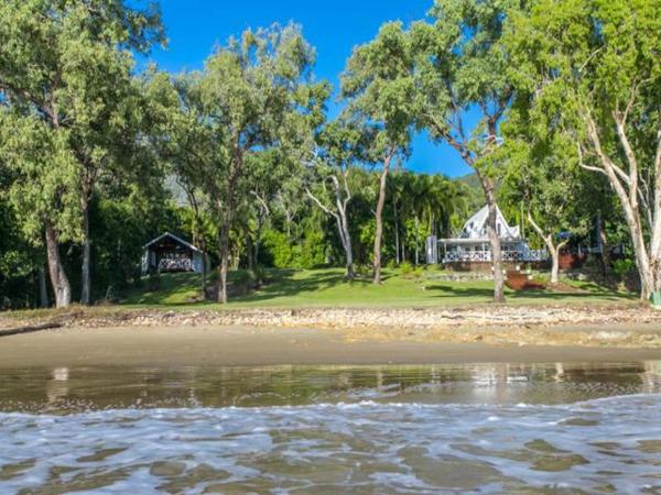 På billedet ses objektet Cottonwood Beachfront Estate, Pebbly Beach beliggende i byen Wangetti.