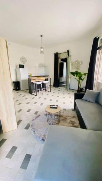 På billedet ses objektet Urban Zen Appart Spacieux studio atypique avec bain a remous proche de tout beliggende i byen Pointe-à-Pitre.