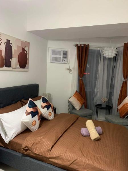 A la foto es mostra l'objecte Comfy Condo Grand Riviera Suite, Roxas Blvd Ermita Manila infront of US Embassy situat a la ciutat de Manila.