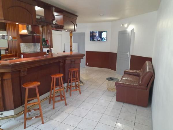 Na fotografii je vidět objekt Appartement Au Bord Du Canal nacházející se ve městě Montbard.