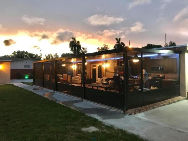 Na fotografii je vidět objekt Paradise Oasis1 nacházející se ve městě Miami.