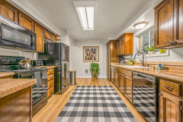 Fotografie 4: Bright, Updated Waterfront Cottage Pets Welcome!