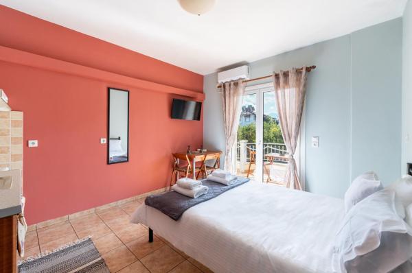 Nella foto è visibile l'oggetto Eagle's Nest - 'Bella' studio flat situato nella città di Aigio.