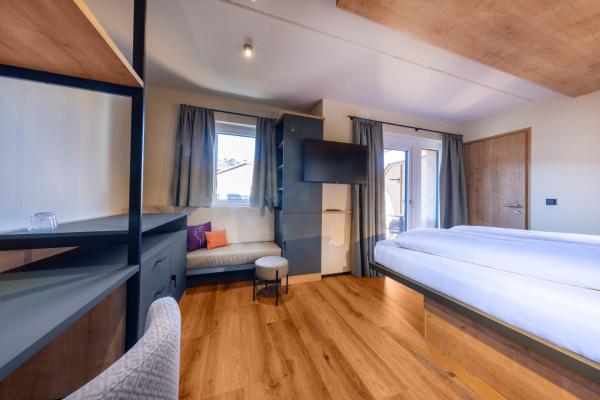 A la foto es mostra l'objecte PEOPLE'S Hotel situat a la ciutat de Kaprun.