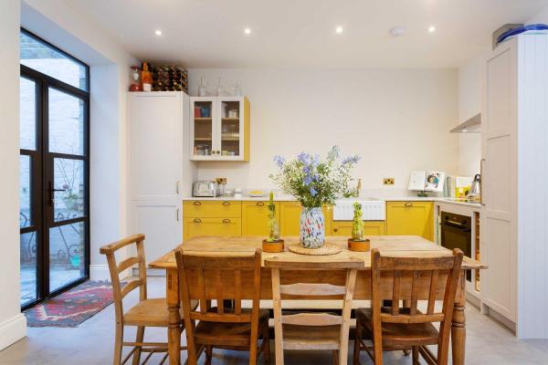 Veeve - Mellow Yellow by Holland Park, Londra