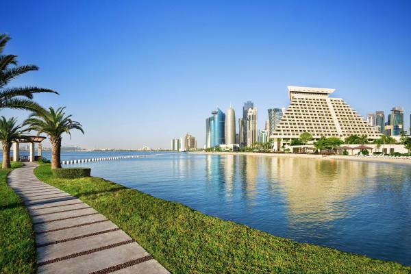 На фото показан объект Sheraton Grand Doha Resort & Convention Hotel, расположенный в городе Доха.