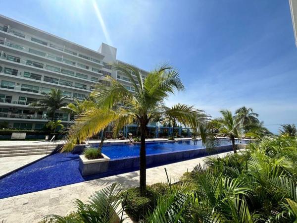 Beachfront Bliss-2BR Haven Steps from Sandy Shores, Картахена