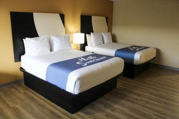 Na zdjęciu widoczny jest obiekt Days Inn by Wyndham Bend położony w mieście Bend.