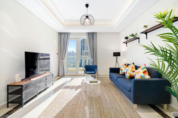 Na fotografii je vidět objekt Bright & Vibrant 2BR+kids room 7min to Dubai Mall nacházející se ve městě Dubaj.