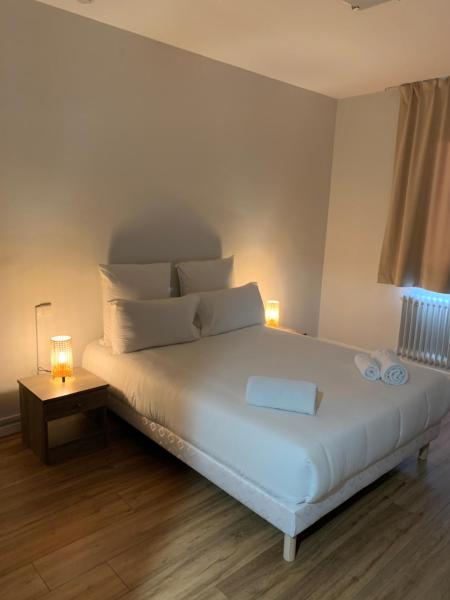 A la foto es mostra l'objecte Hôtel Le Costellan situat a la ciutat de Pizay.