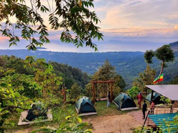 Na fotografii je vidět objekt Phulipa Jungle Camp nacházející se ve městě Ko Samui.