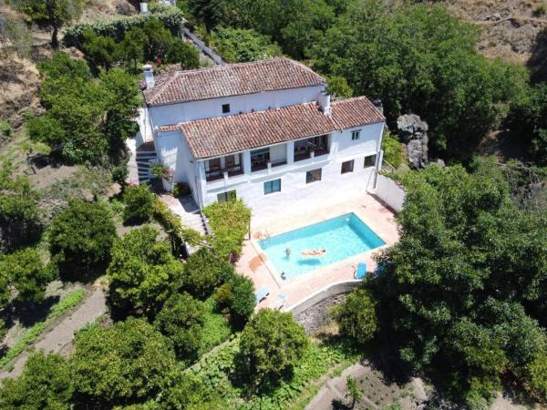 A la foto es mostra l'objecte Finca Riolavar situat a la ciutat de Jubrique.