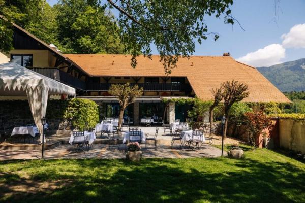 A la foto es mostra l'objecte Vila Podvin situat a la ciutat de Radovljica.