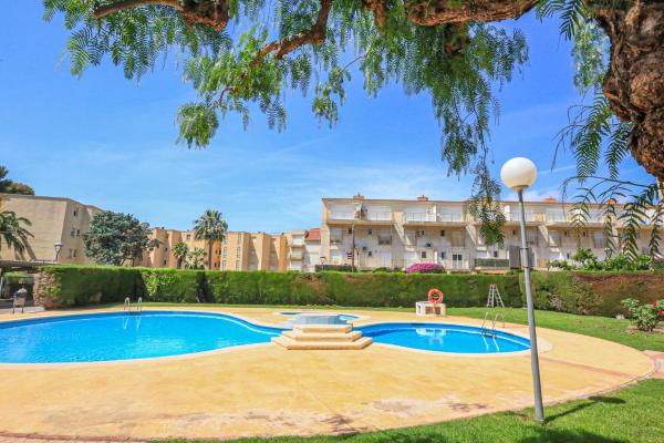 Na fotografii je vidět objekt LITORAL COSTA DORADA - PARADIS MAR Only families nacházející se ve městě Cambrils.