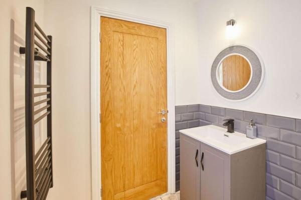 Фотография 8: Apt 1 - Queens Court