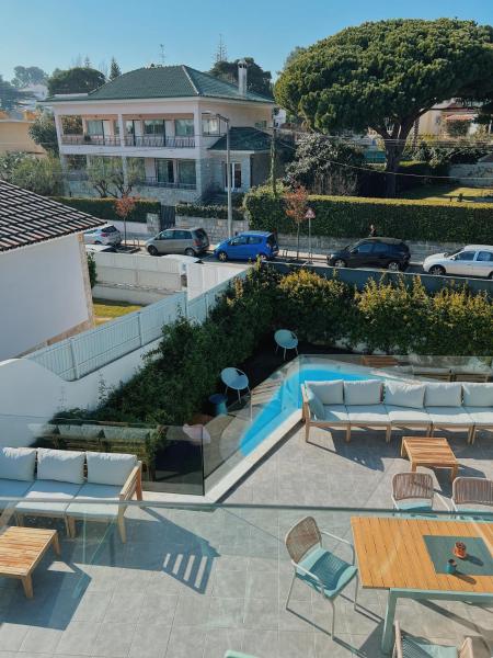 Na fotografii je vidět objekt Luna House & Cowork nacházející se ve městě Cascais.