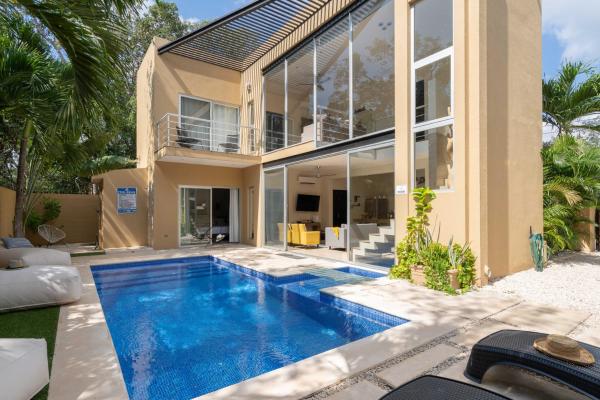 Na zdjęciu widoczny jest obiekt Tulum Private Modern Villa-Pool Beds-AC-Internet-Parking-Grill położony w mieście Tulum.