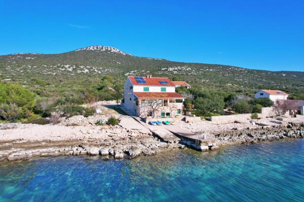 A la foto es mostra l'objecte Old fisherman's house situat a la ciutat de Banj.