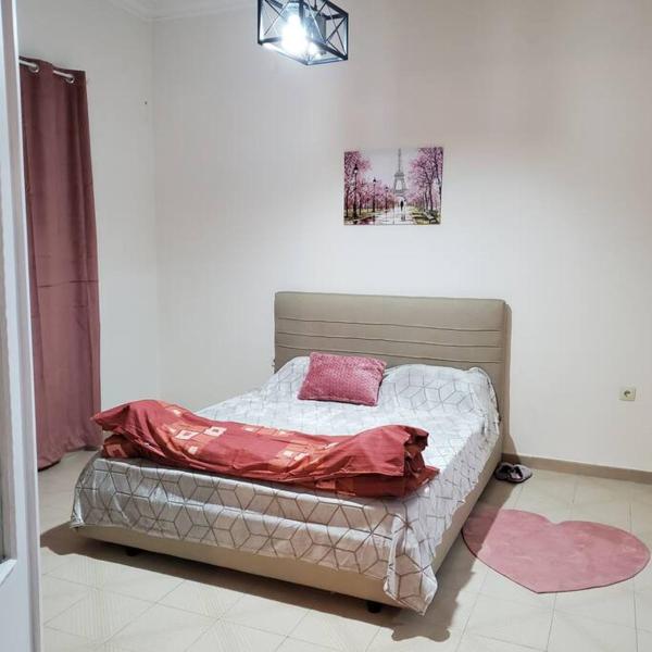 På billedet ses objektet HOME away from home_3BR at Maniatika_14min walk to the port beliggende i byen Piræus.