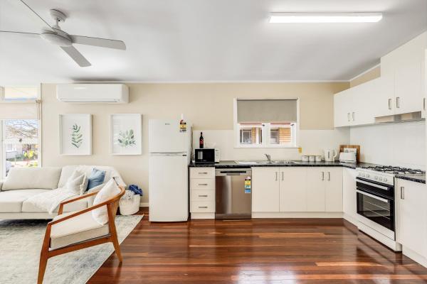 Kuva 7: Light & Bright! 3 Bedroom Cottage, East Toowoomba!