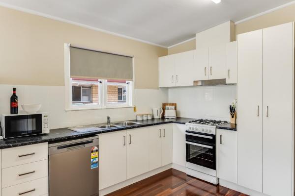 Kuva 3: Light & Bright! 3 Bedroom Cottage, East Toowoomba!