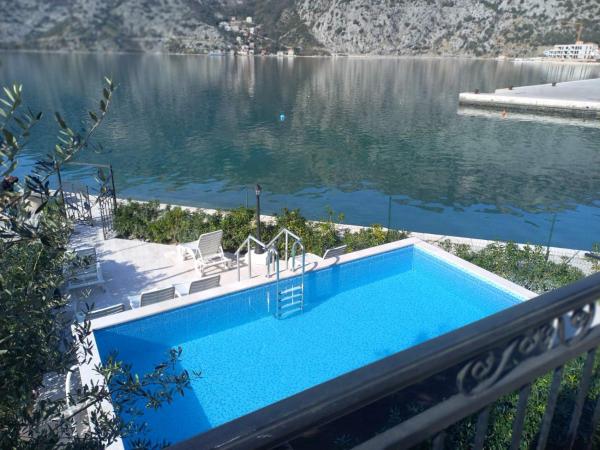 A la foto es mostra l'objecte Villa Ivan situat a la ciutat de Risan.