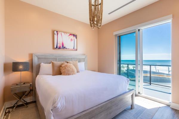 Fotografia 2: Beachfront, Luxury 4 BR Condo with Gulf views next to the Hangout!