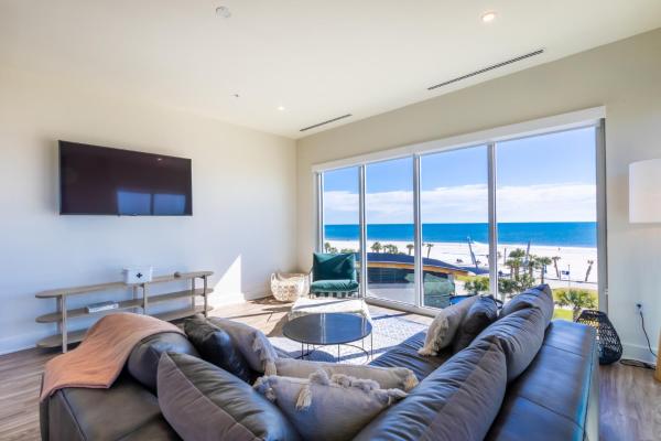 Fotografia 4: Beachfront, Luxury 4 BR Condo with Gulf views next to the Hangout!