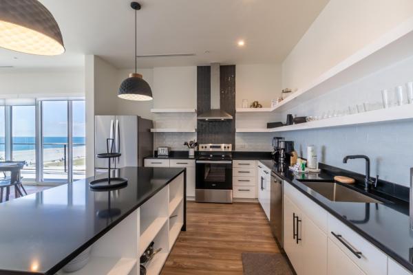 Fotografia 5: Beachfront, Luxury 4 BR Condo with Gulf views next to the Hangout!