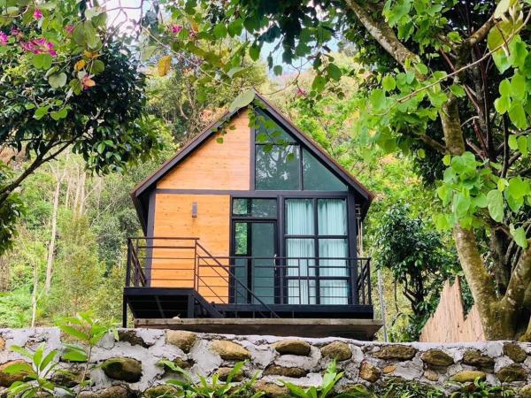 A la foto es mostra l'objecte p.p. hill & house situat a la ciutat de Kathun.