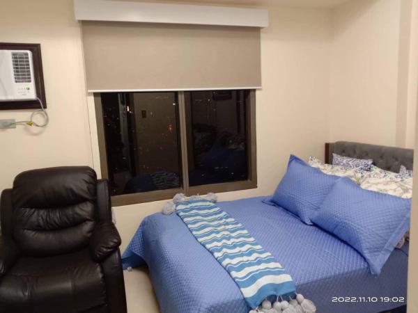 A la foto es mostra l'objecte Best Value Q Condo Radiance29S near Airport, Casinos, Star City, MOA, PICC, Harbour Square, Dolomite Beach situat a la ciutat de Manila.