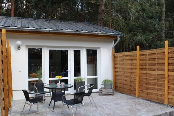 A la foto es mostra l'objecte Haus Wilma Grüne Idylle im Wald direkt am See situat a la ciutat de Wendisch Rietz.