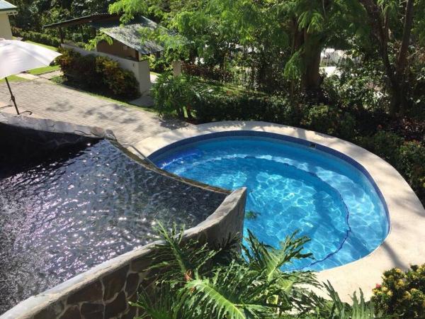 Casa Vacacional En Herradura Con Piscina Privada - Costa Rica