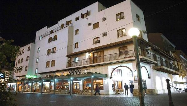A la foto es mostra l'objecte Hotel Regidor situat a la ciutat de Salta.