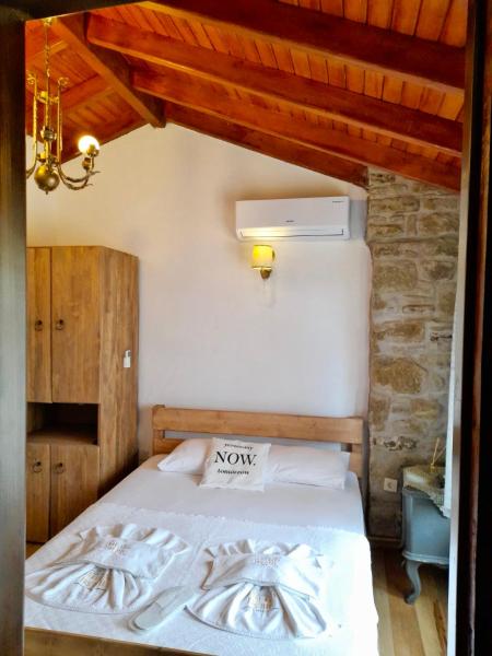Sari Keçi̇ Taş Otel - Gökçeada
