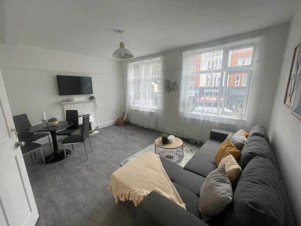 Lovable 2 Bedroom Flat On Tower Bridge, Londra