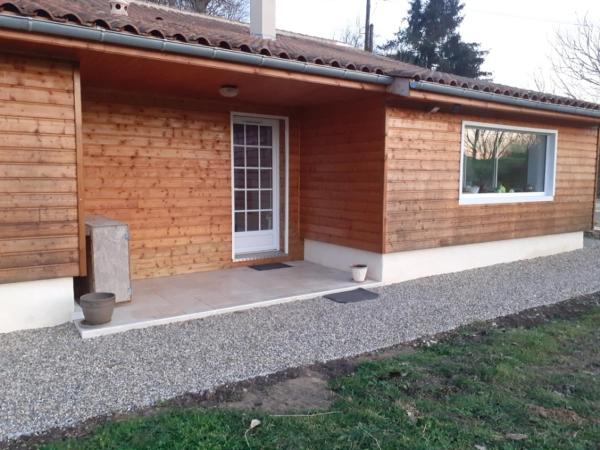 På billedet ses objektet Gîte de Peyrinet beliggende i byen Chalagnac.