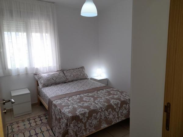 A la foto es mostra l'objecte Beau et propre Appartement de FAMILLE dans un immeuble calme et FAMILIALE à Bab Sebta situat a la ciutat de Fnidek.