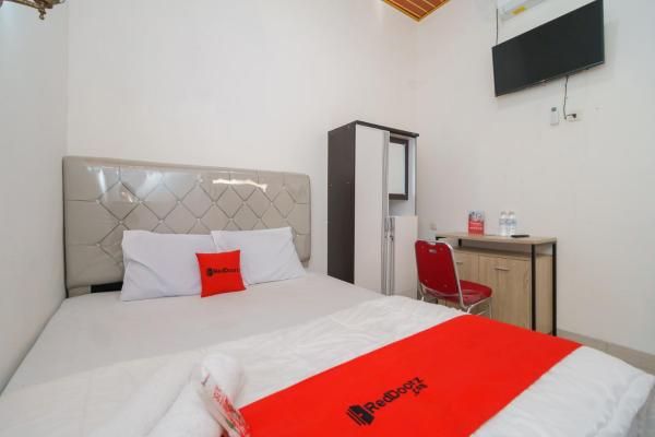 A la foto es mostra l'objecte RedDoorz @ Jalan Sultan Agung Lampung situat a la ciutat de Kedaton.