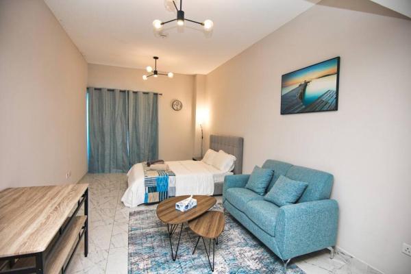 Na fotografii je vidět objekt Exceptional Furnished Studio nacházející se ve městě Dubaj.
