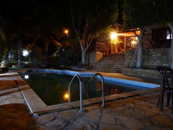 På bilden syns objektet Agadir-Taghazout Magnifique Villa Dar Lina 4 etoiles som ligger i staden Inraren.