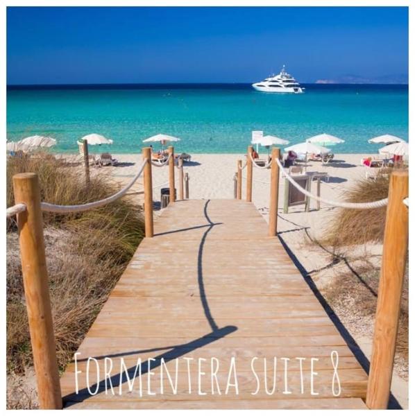 The photo shows the Formentera Suite 8 located in the city of Es Pujols.