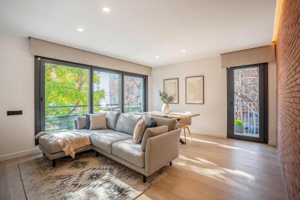ApartsNouBcn Equador Les Corts, Барселона