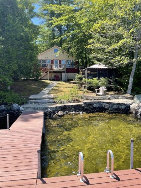 Moosey On Inn Limit 8 Cottage - Sebago, ME