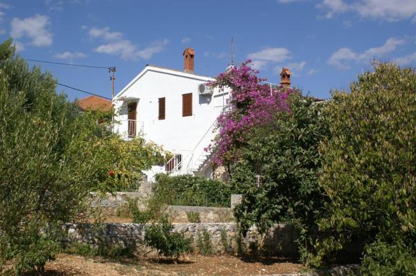 Na fotografii je vidět objekt Apartments by the sea Seget Vranjica, Trogir - 10438 nacházející se ve městě Seget Donji.