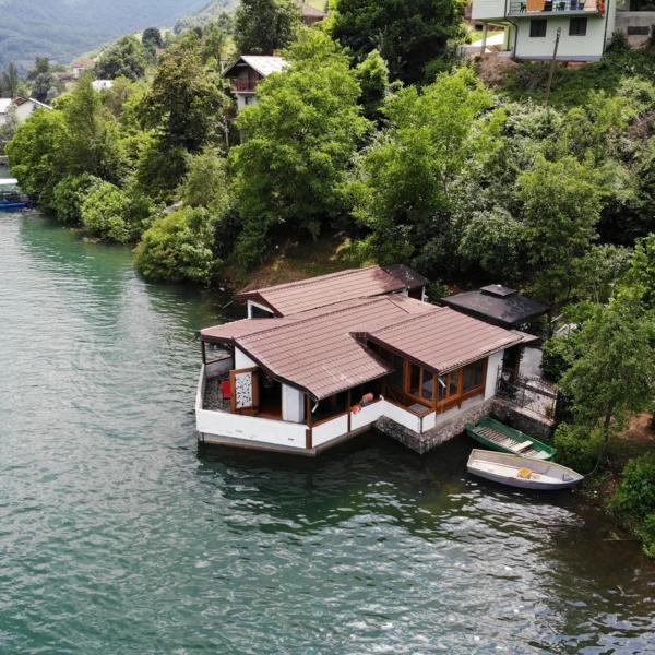 A la foto es mostra l'objecte Holiday Home Nur situat a la ciutat de Konjic.