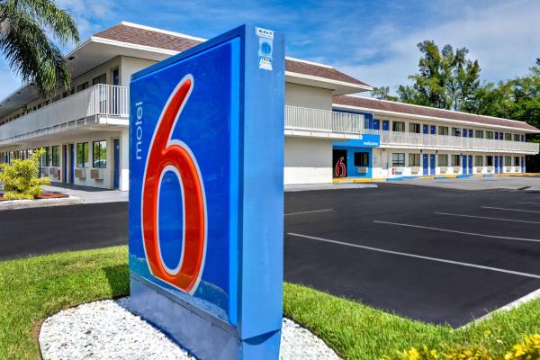 A la foto es mostra l'objecte Motel 6 Dania Beach situat a la ciutat de Dania Beach.