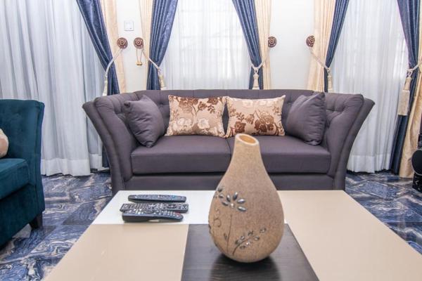 Φωτογραφία 3: Spacious & Homely 3BR Serviced Flat in Ogudu, Lagos - with less than 20min drive to/fro the International Airport