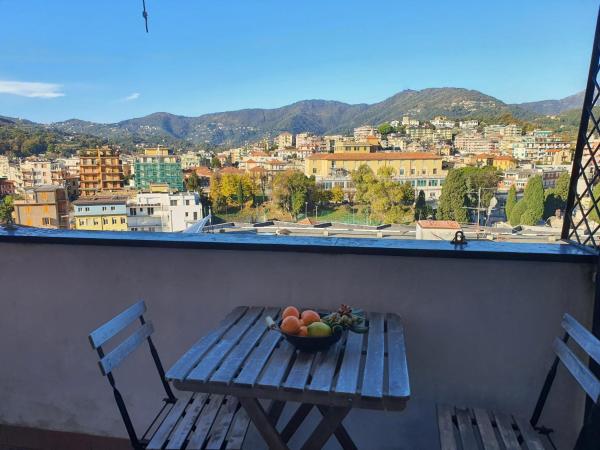 Na fotografii je vidět objekt Casa Adriana nacházející se ve městě Rapallo.